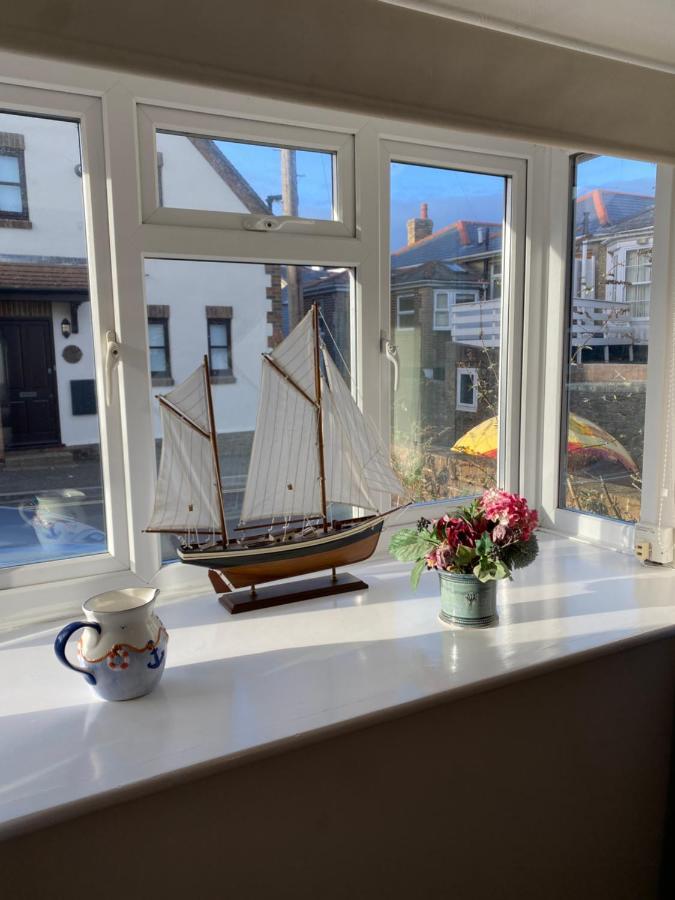 Trafalgar, Lovely Ground Floor Flat With Outside Patio Garden, Minutes Walk To Seafront Seaview Exterior photo