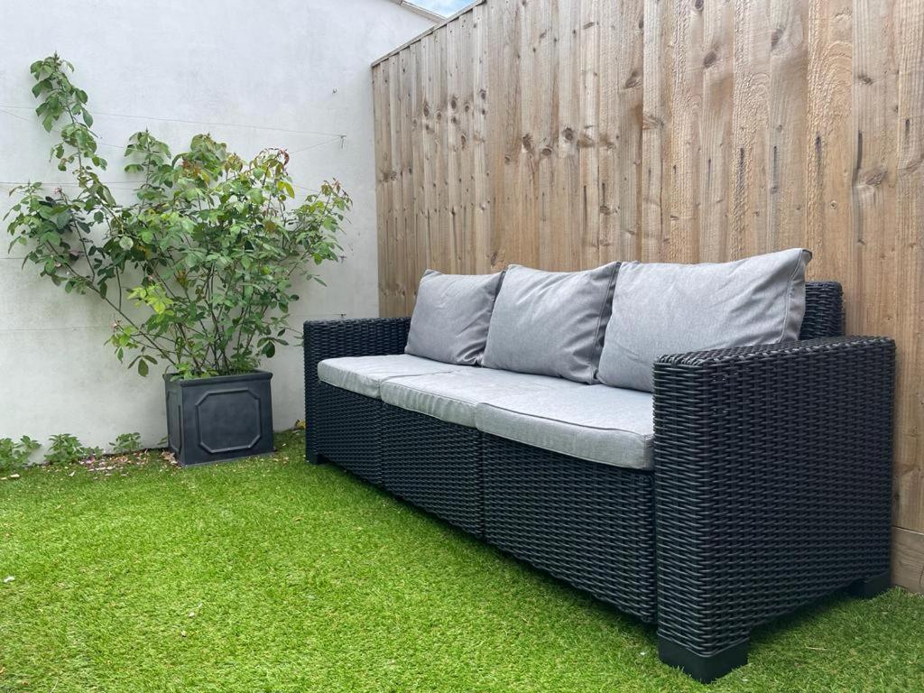 Trafalgar, Lovely Ground Floor Flat With Outside Patio Garden, Minutes Walk To Seafront Seaview Exterior photo